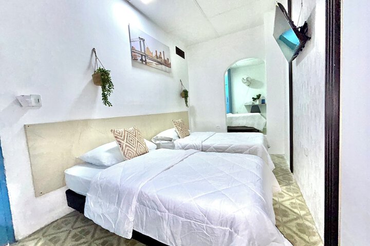 Room 5 of 12