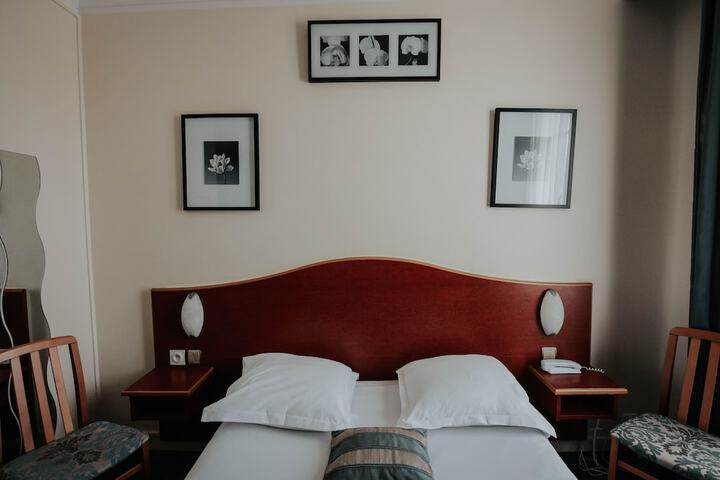 Room 51 of 148