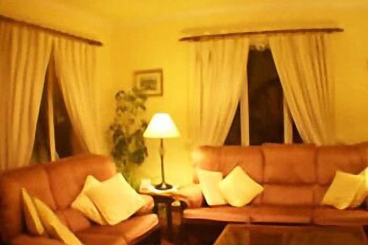 Lounge 14 of 18