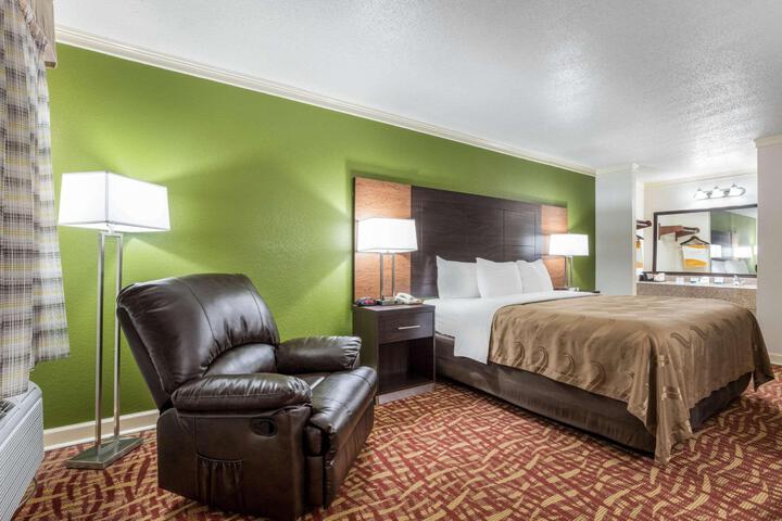 1 King Bed (11 of 12)