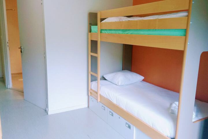 Room 9 of 48