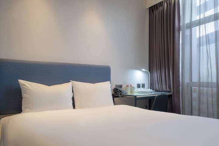 Room 27 of 78