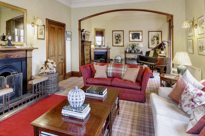 Lounge 66 of 88