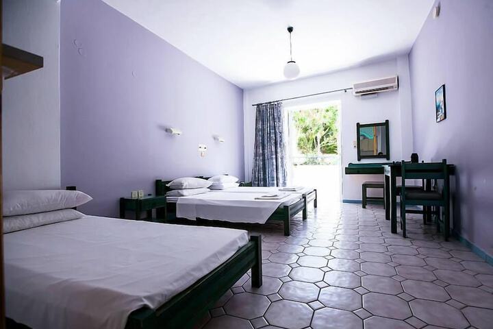 Room 6 of 48