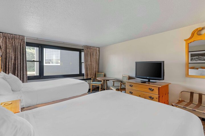2 Double Beds (4 of 5)