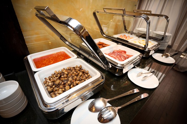 Dining 52 of 64