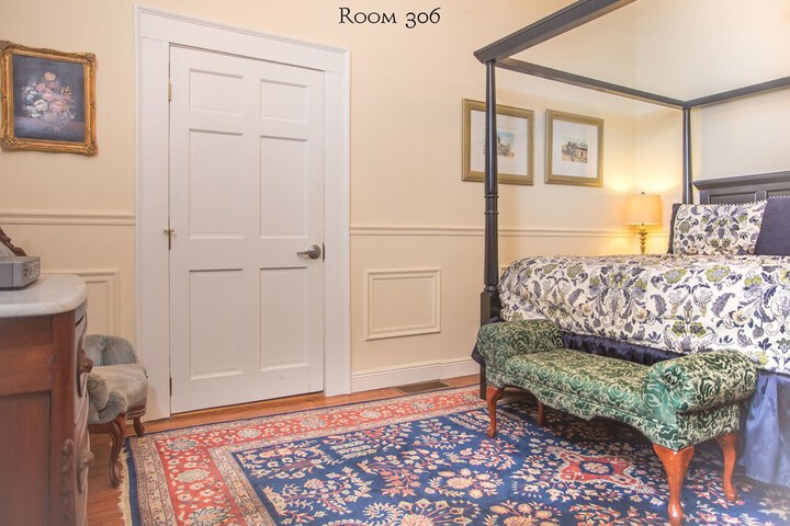 Room 36 of 170