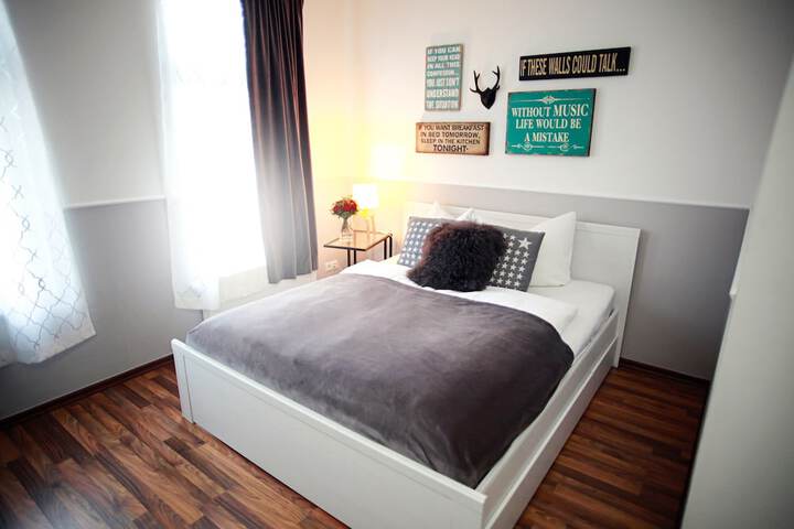 Room 16 of 77