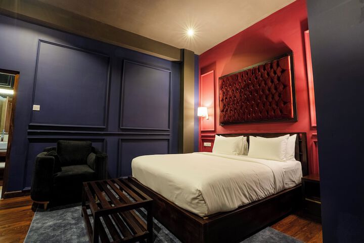 Room 12 of 36