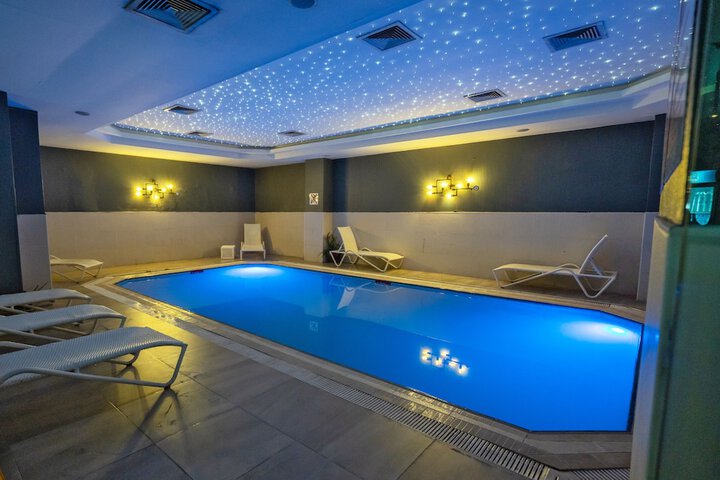 Hotel Pool