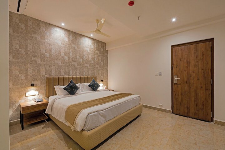 Room 6 of 23