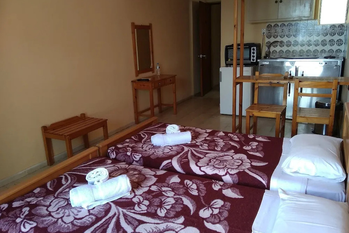 Room 4 of 17