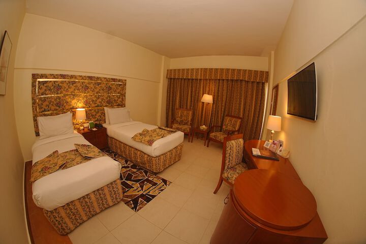 Room 16 of 32