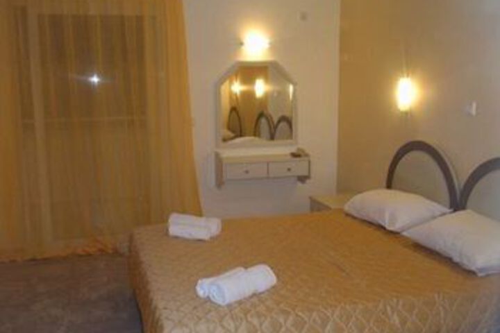 Room 6 of 17