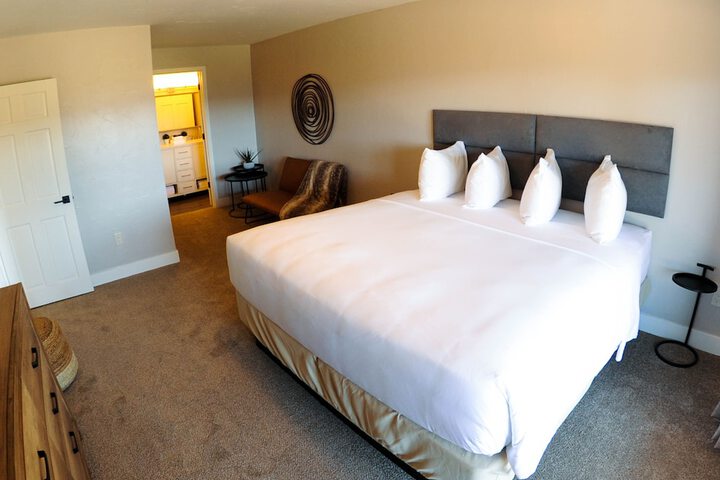 Room 18 of 110