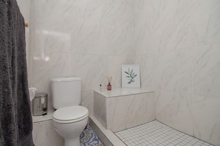 Room 53 of 98