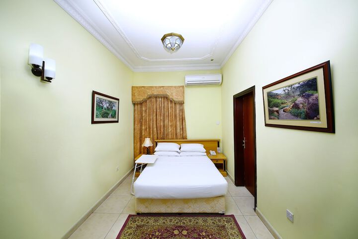 Room 21 of 74