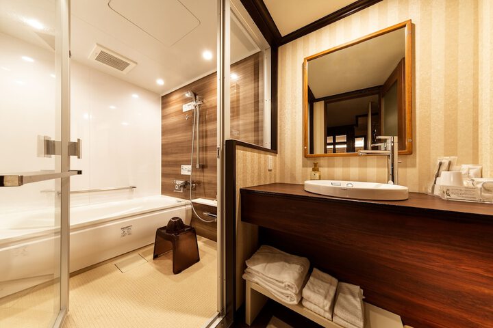 Room 15 of 28