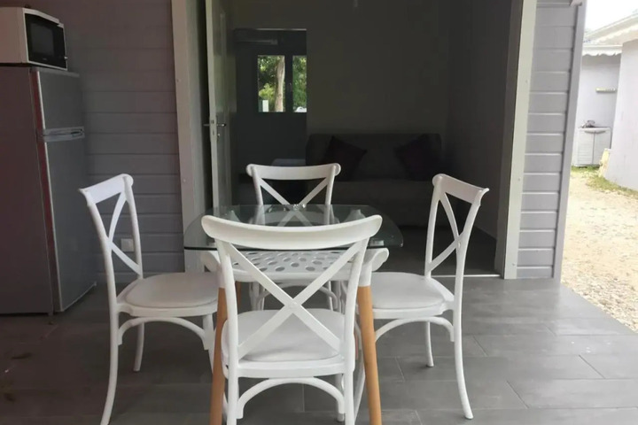 Dining 10 of 12