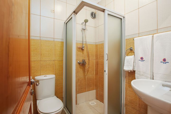 Room 9 of 29