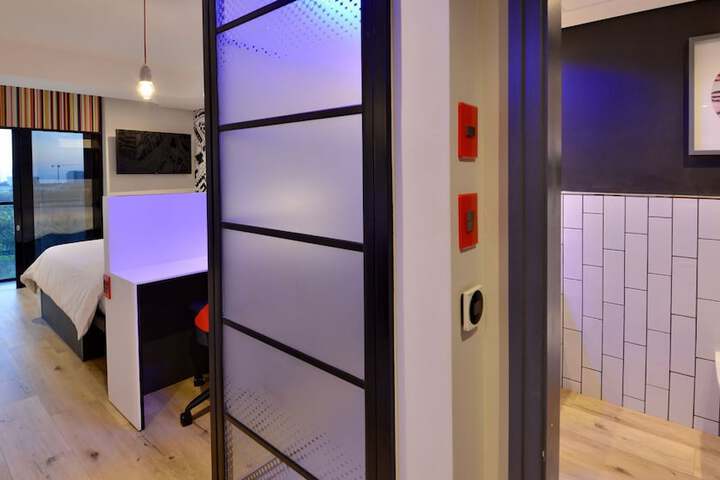 Room 90 of 165