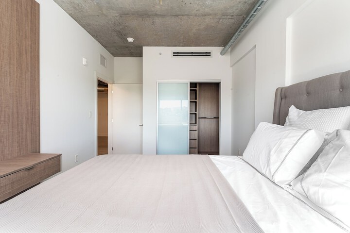 Room 7 of 28