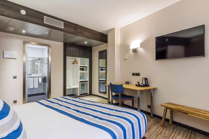 Room 32 of 141