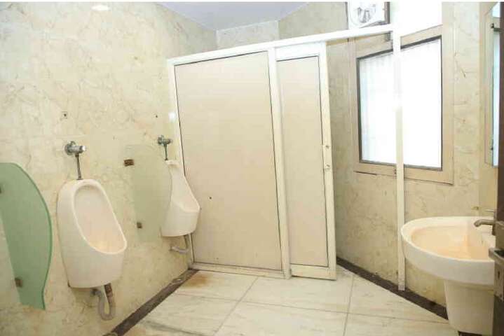 Room 10 of 27