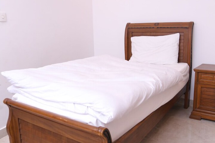Room 6 of 14
