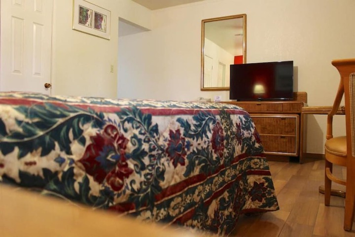 Room 7 of 33