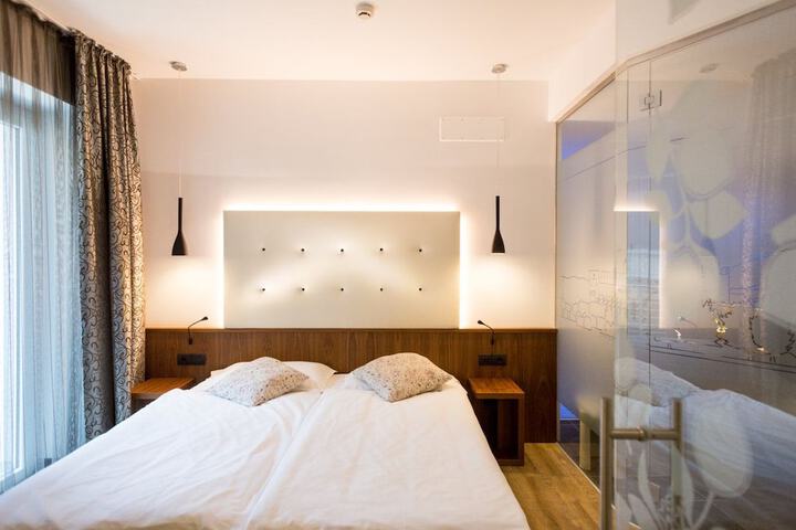 Room 9 of 61