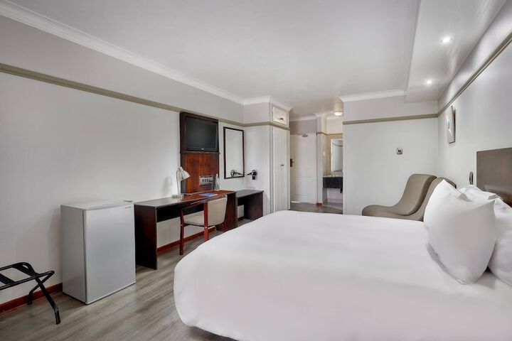 Room 6 of 33