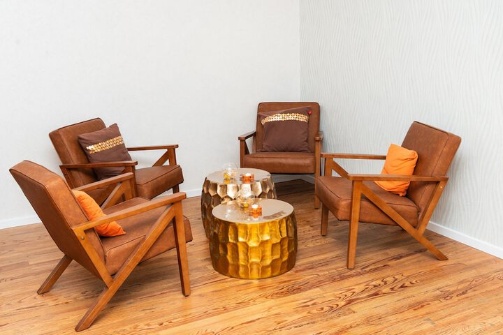 Lounge 36 of 45