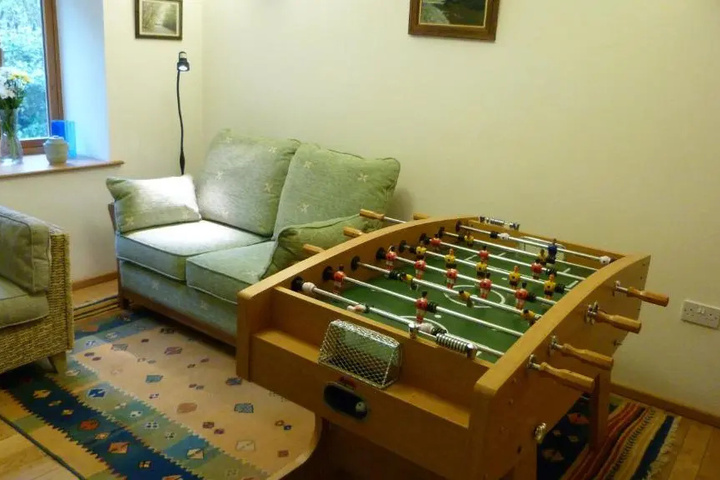 Room 6 of 12