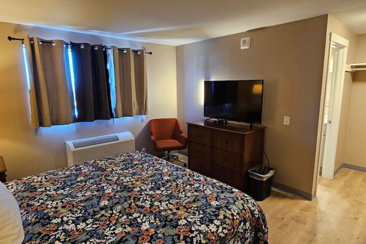 Room 8 of 16