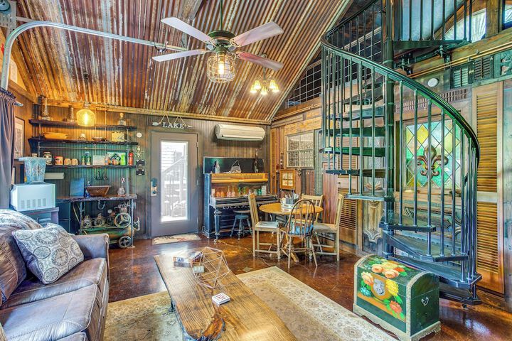 Lake Holbrook Waterfront Vacation Rental w / Dock!