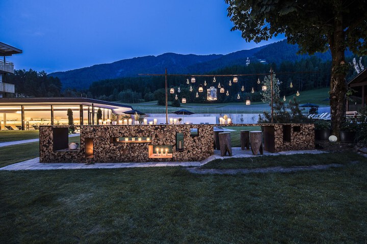 Hotel Exterior 65 of 78