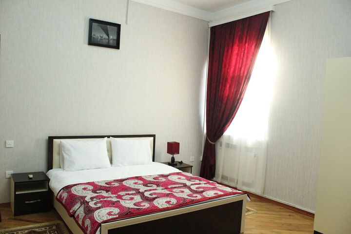 Room 11 of 33