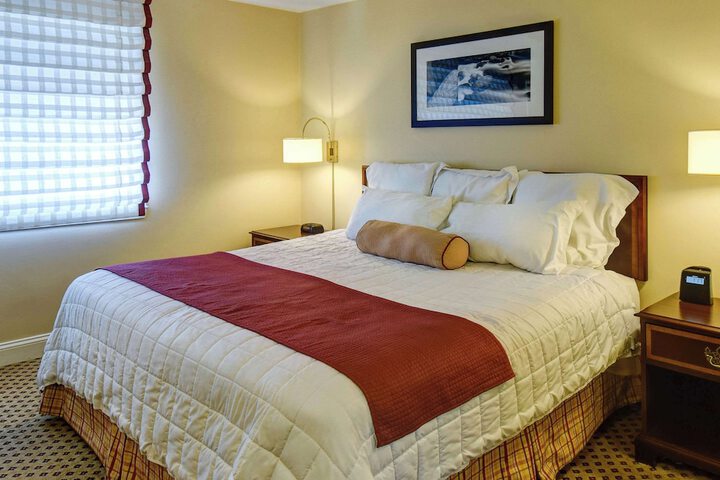 1 King Bed (7 of 26)
