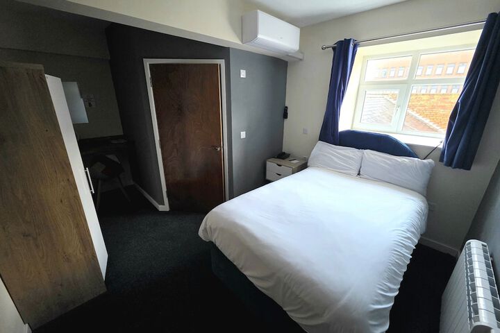 Room 35 of 69