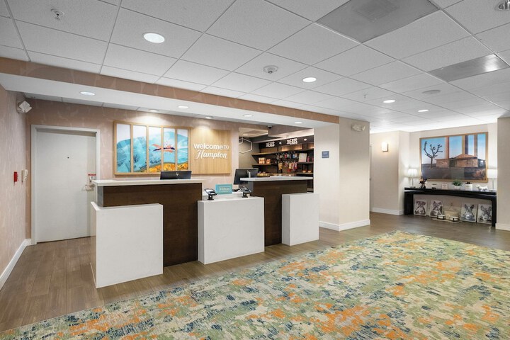 Entrance & Lobby