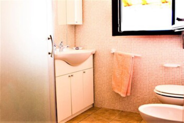 Room 8 of 52