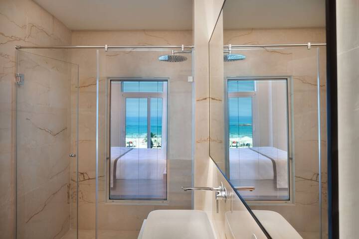Room 28 of 53