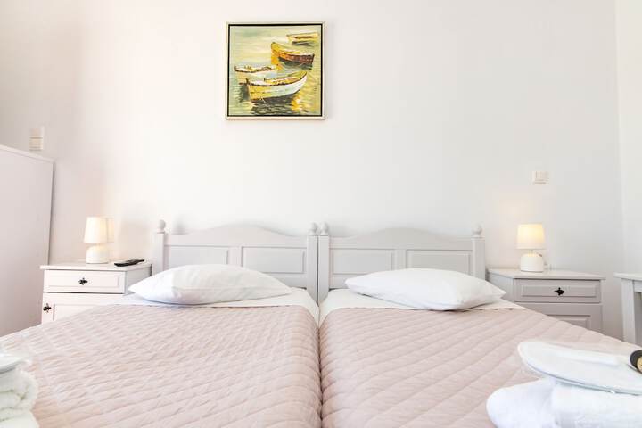 Room 4 of 94