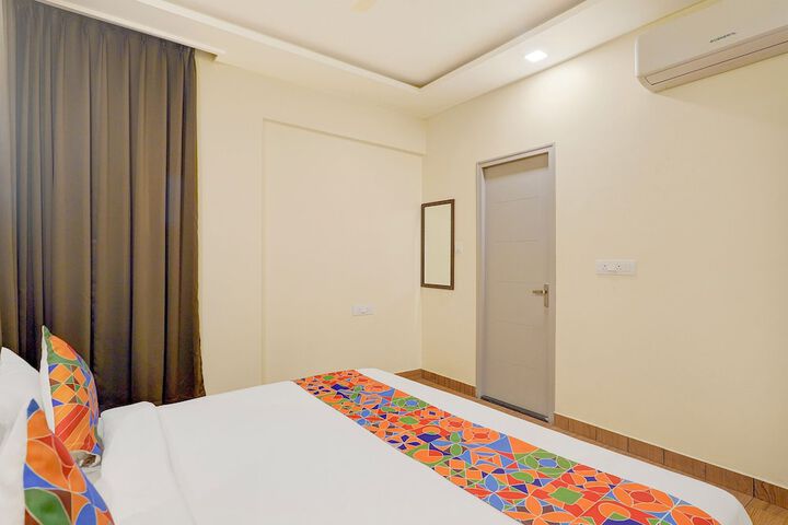 Room 18 of 28