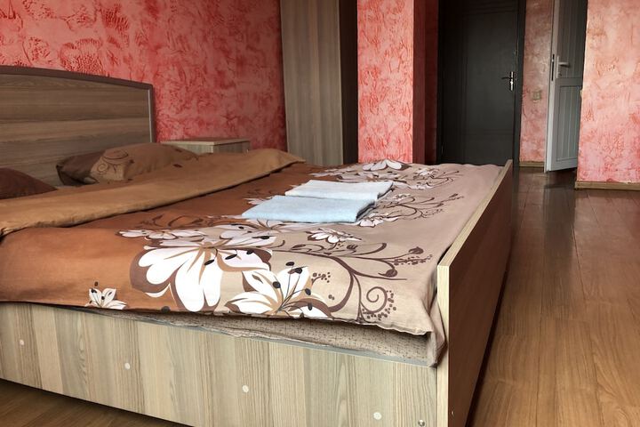 Room 5 of 32