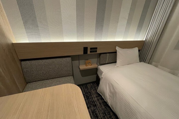 Room 6 of 15