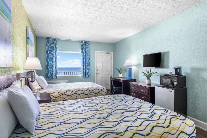 Room 9 of 120
