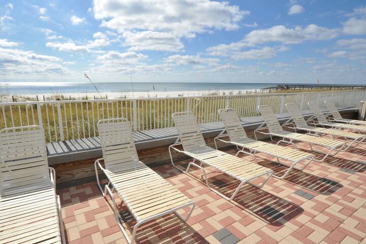 Sundeck 26 of 27