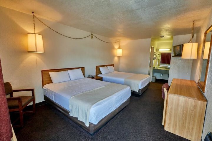 Premium Queen Bed (4 of 6)